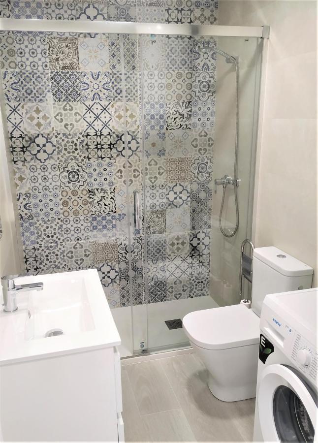 1 Bedroom Beachfront Apartment At Torecilla Beach Нерха Екстериор снимка