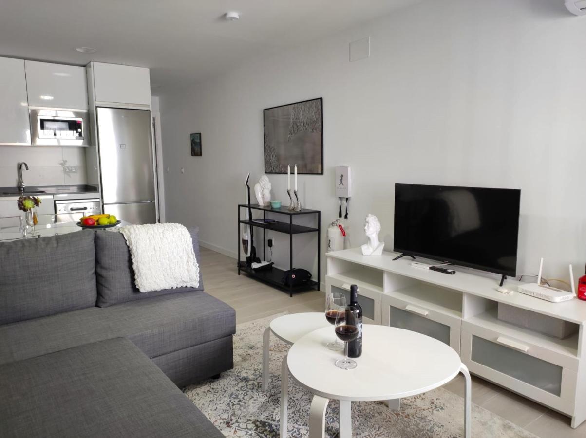 1 Bedroom Beachfront Apartment At Torecilla Beach Нерха Екстериор снимка